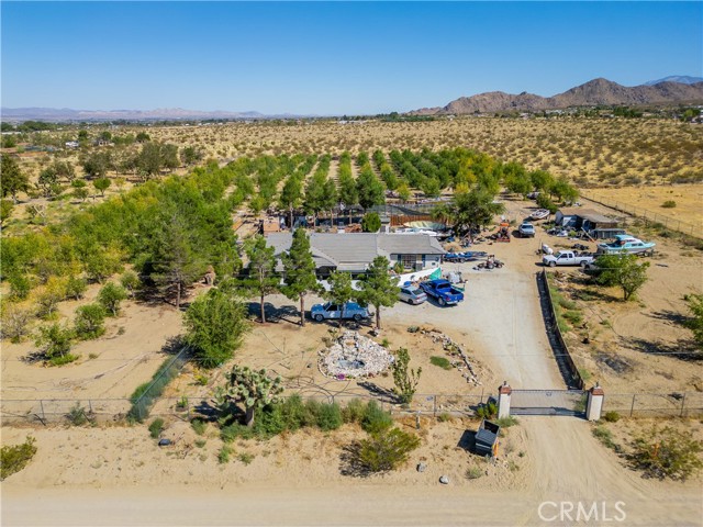 Detail Gallery Image 3 of 14 For 9425 Banta Rd, Lucerne Valley,  CA 92356 - 4 Beds | 2 Baths