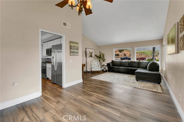 Detail Gallery Image 6 of 34 For 3074 Mountain Top, Highland,  CA 92346 - 4 Beds | 3 Baths