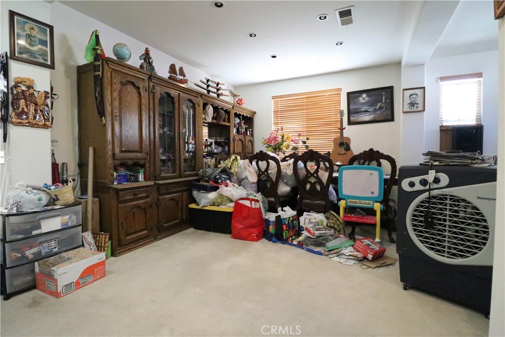 https://media.crmls.org/medias/502a23e4-93d8-46d6-a75c-c5a7cdca2792.jpg?preset=X-Large