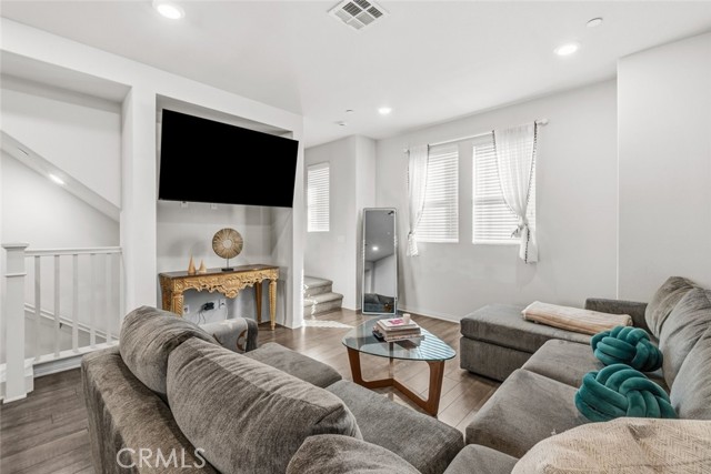 Detail Gallery Image 11 of 47 For 7214 N Chestnut, Van Nuys,  CA 91405 - 2 Beds | 3 Baths