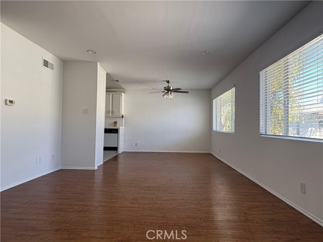Detail Gallery Image 5 of 32 For 18619 Collins #F29,  Tarzana,  CA 91356 - 2 Beds | 2 Baths