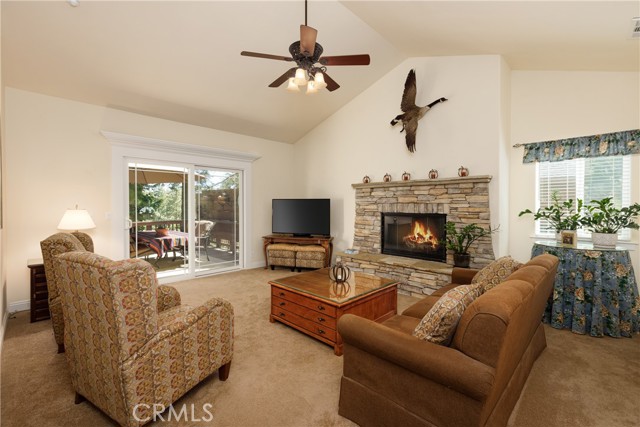 Detail Gallery Image 3 of 31 For 27376 Pinewood Dr, Lake Arrowhead,  CA 92352 - 4 Beds | 3/1 Baths