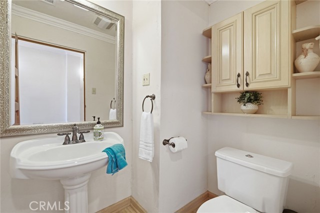 Detail Gallery Image 32 of 44 For 29952 Louis Ave, Canyon Country,  CA 91351 - 5 Beds | 4 Baths