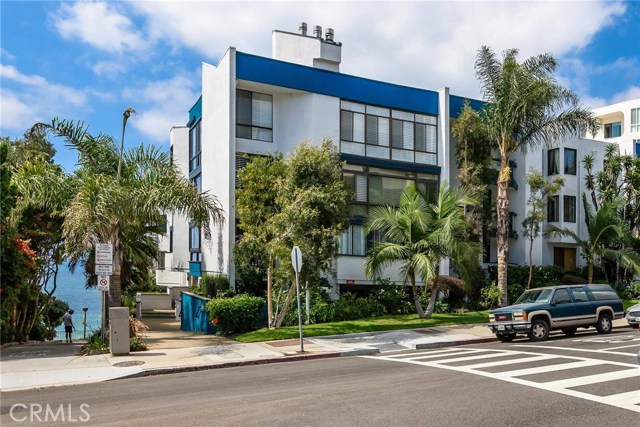 575 Esplanade, Redondo Beach, California 90277, 2 Bedrooms Bedrooms, ,1 BathroomBathrooms,Residential,Sold,Esplanade,SB17215162