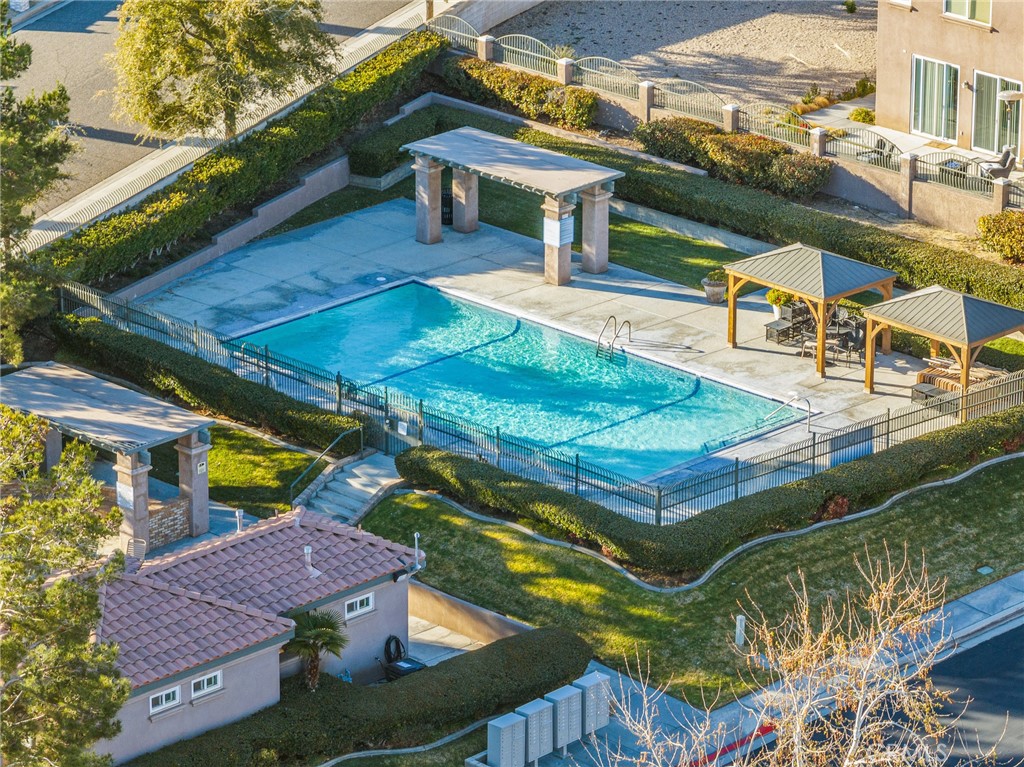 https://media.crmls.org/medias/502caffa-587d-42ed-be09-e0f2c04aba86.jpg?preset=X-Large