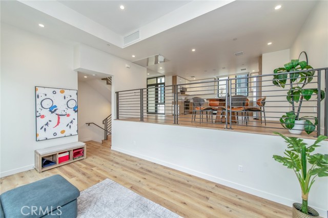 Detail Gallery Image 8 of 27 For 505 N Santa Anita #B,  Arcadia,  CA 91006 - 3 Beds | 3 Baths