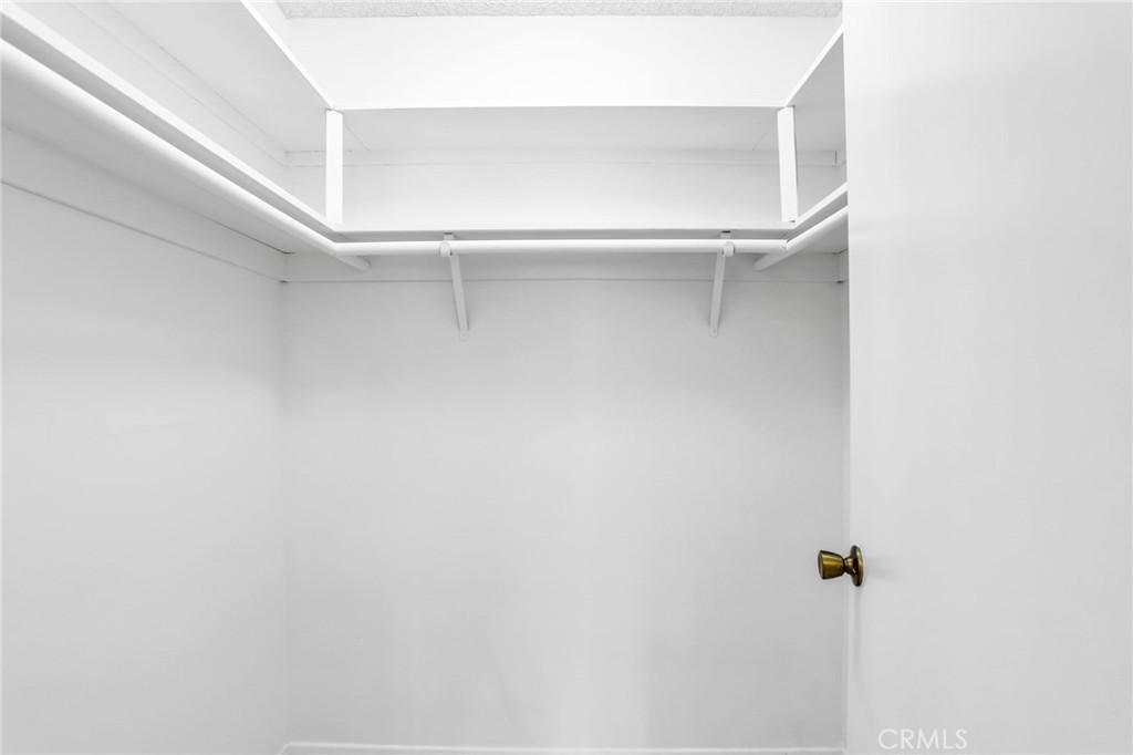 https://media.crmls.org/medias/502cfcb3-6145-436b-93b9-b81f9f12b99b.jpg?preset=X-Large