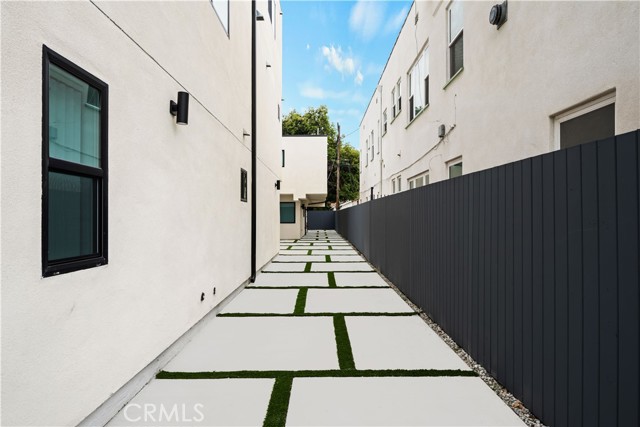 Detail Gallery Image 10 of 36 For 2922 12th Ave, Los Angeles,  CA 90018 - 4 Beds | 4 Baths