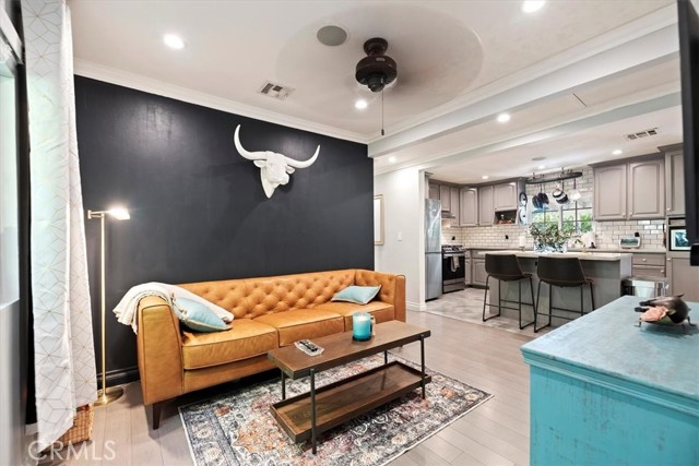 3751 Laurita Avenue, Pasadena CA: https://media.crmls.org/medias/502db3f6-3162-4c6c-a733-61b3695adc07.jpg