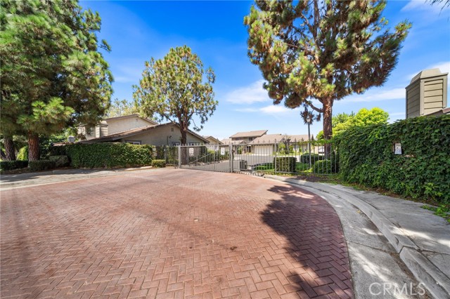 Detail Gallery Image 2 of 16 For 211 E Ponderosa Ln #10,  Anaheim,  CA 92802 - 2 Beds | 2 Baths