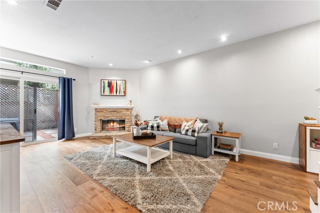 Detail Gallery Image 4 of 38 For 4700 Warner Avenue #112,  Huntington Beach,  CA 92649 - 3 Beds | 2/1 Baths