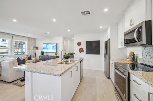 Detail Gallery Image 7 of 34 For 16163 Lumia Way, Fontana,  CA 92336 - 4 Beds | 2/1 Baths