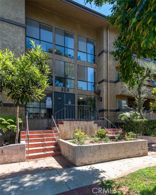 Detail Gallery Image 4 of 25 For 320 E Stocker St #318,  Glendale,  CA 91207 - 1 Beds | 2 Baths