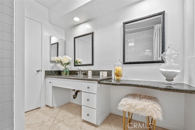 Detail Gallery Image 29 of 37 For 2102 La Canada Crest Dr #B,  La Canada Flintridge,  CA 91011 - 3 Beds | 2 Baths