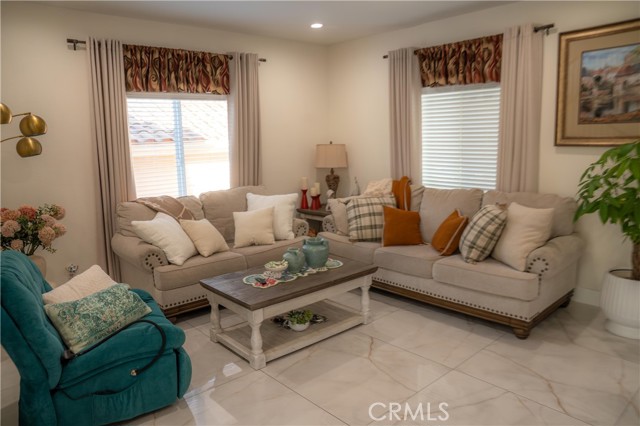 Detail Gallery Image 4 of 19 For 14464 Dove Canyon, Riverside,  CA 92503 - 4 Beds | 2/1 Baths