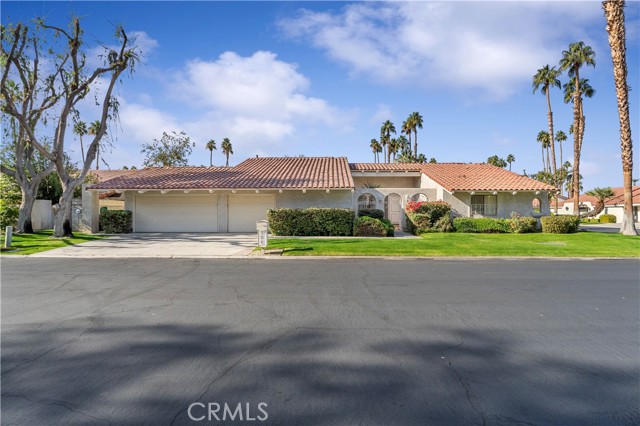 106 Estrella Street, Rancho Mirage CA: https://media.crmls.org/medias/50313fac-0112-4a02-befc-b067ffd8bf14.jpg