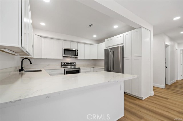 Detail Gallery Image 5 of 20 For 1360 Shadow Lane, Fullerton,  CA 92831 - 2 Beds | 2 Baths