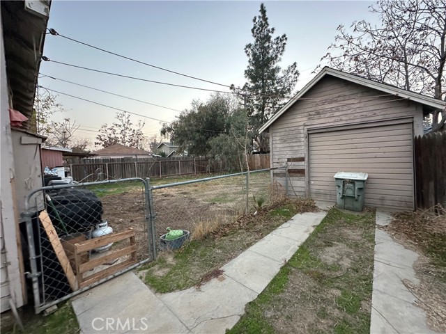 Detail Gallery Image 14 of 24 For 505 B St, Bakersfield,  CA 93304 - 2 Beds | 1 Baths