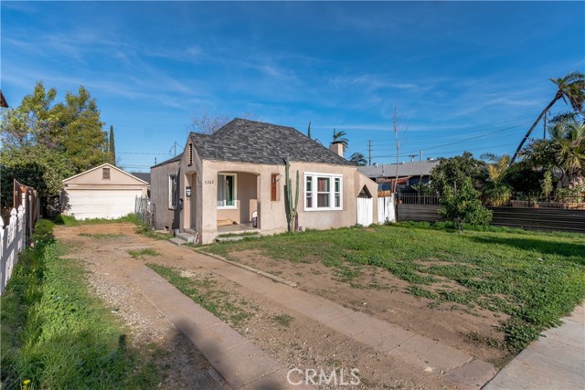 Detail Gallery Image 4 of 22 For 3367 Holding, Riverside,  CA 92501 - 2 Beds | 2 Baths