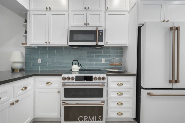 Detail Gallery Image 3 of 37 For 5473 Spanish Oak Ln #G,  Oak Park,  CA 91377 - 2 Beds | 2/1 Baths