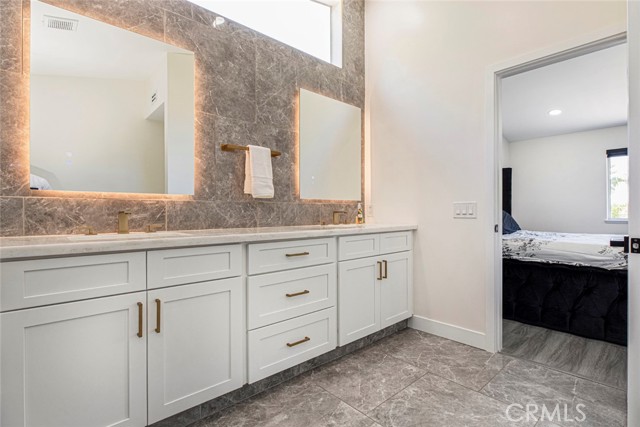 20128 Cavern Court, Saugus CA: https://media.crmls.org/medias/503570d8-7cc5-4fdb-837b-f7bfd0b8aea6.jpg