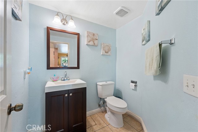 7726 Whitney Drive, Jurupa Valley CA: https://media.crmls.org/medias/50362ff8-e16d-4e70-a4a2-bd335016cd02.jpg