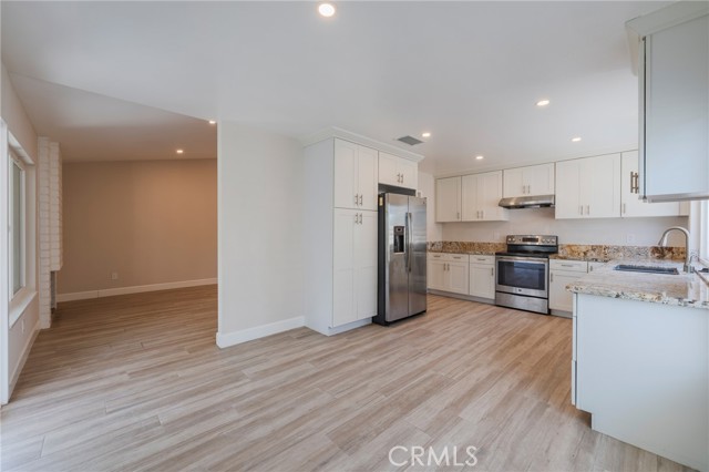Detail Gallery Image 16 of 42 For 17482 Bellport Cir, Huntington Beach,  CA 92649 - 4 Beds | 2 Baths