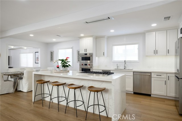 270 Cecil Place, Costa Mesa CA: https://media.crmls.org/medias/5037d907-9141-4305-af56-105b40966c88.jpg