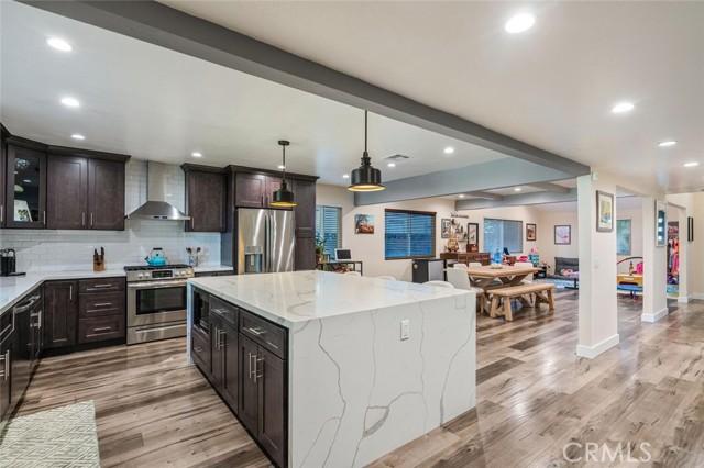 Detail Gallery Image 7 of 30 For 6321 Balcom Ave, Encino,  CA 91316 - 4 Beds | 2/1 Baths