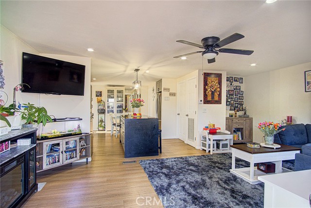 19127 PIONEER Boulevard, Artesia CA: https://media.crmls.org/medias/50383d61-5353-435f-960f-33141e90dca5.jpg
