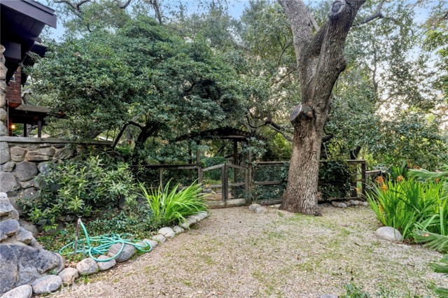 Detail Gallery Image 9 of 74 For 354 N Canon Ave, Sierra Madre,  CA 91024 - 4 Beds | 3/1 Baths