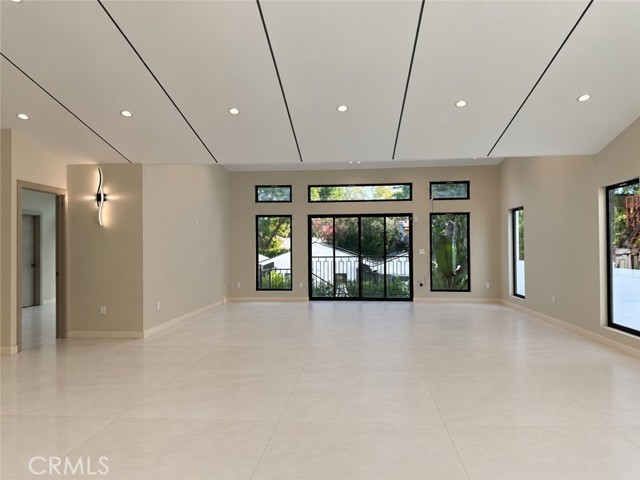 5100 Fallbrook photo 28