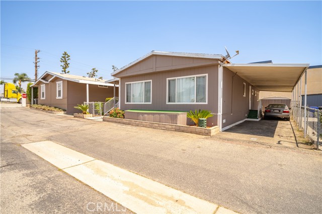 Detail Gallery Image 2 of 20 For 17377 Valley Bld #2,  Fontana,  CA 92335 - 3 Beds | 2 Baths