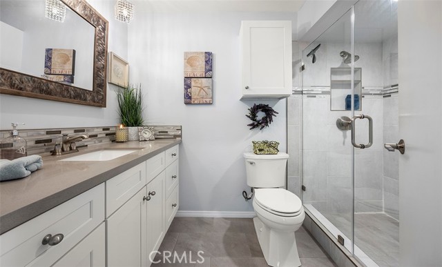Secondary bathroom.