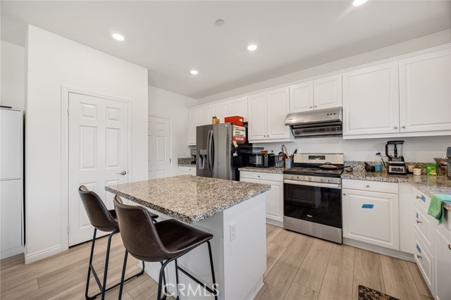 Detail Gallery Image 5 of 22 For 21192 Telegraph, Riverside,  CA 92507 - 6 Beds | 4 Baths