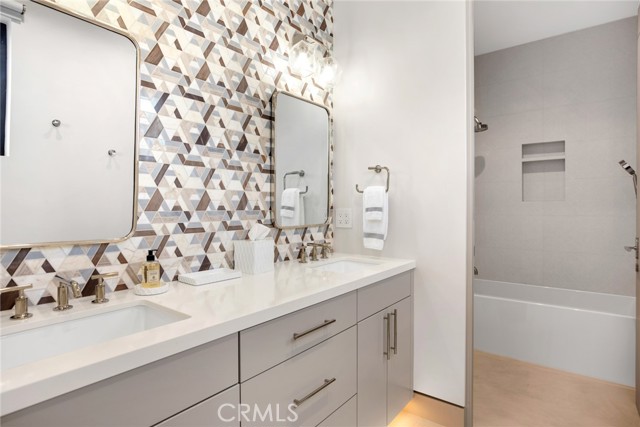 706 W Oceanfront, Newport Beach CA: https://media.crmls.org/medias/503da2ff-089f-441f-897c-2be93b0c54cf.jpg
