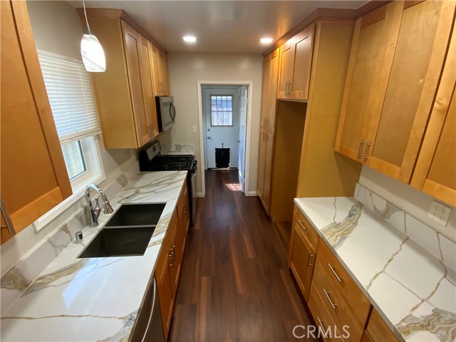 Detail Gallery Image 2 of 23 For 745 W E, Ontario,  CA 91762 - 3 Beds | 2 Baths