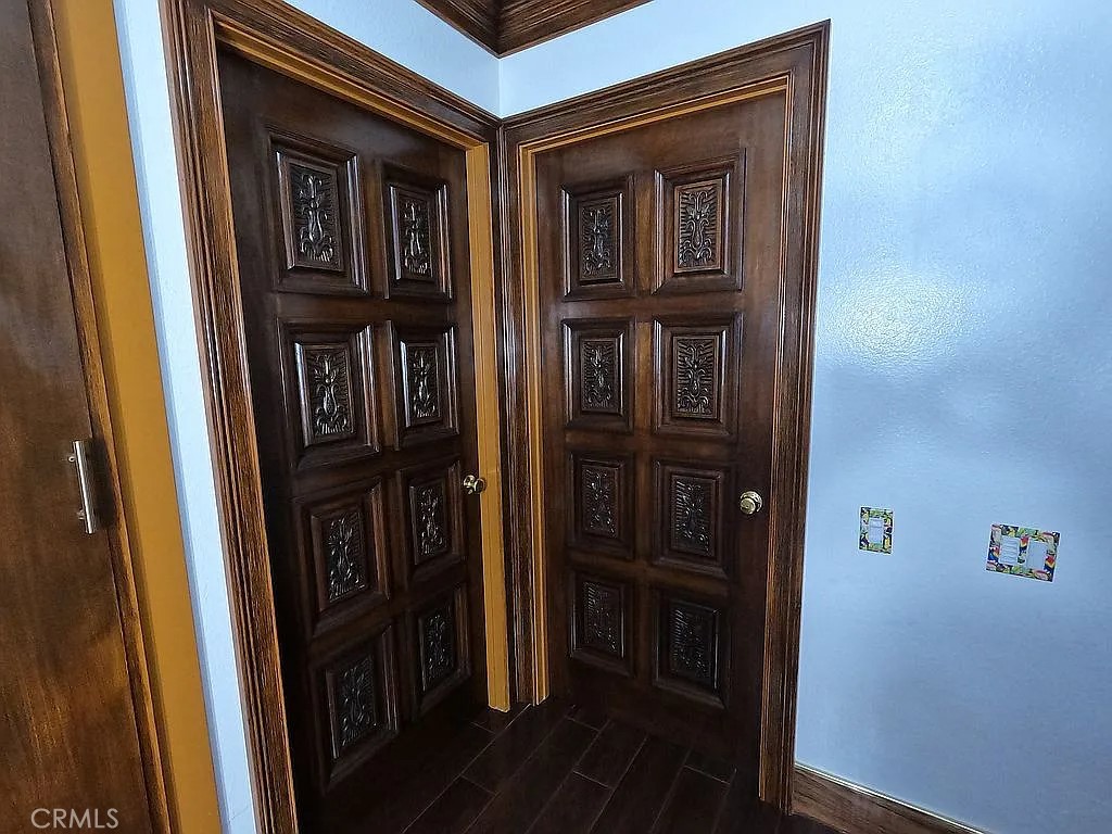 https://media.crmls.org/medias/503f476d-59c4-496f-9df7-e2229b7df6ac.jpg?preset=X-Large