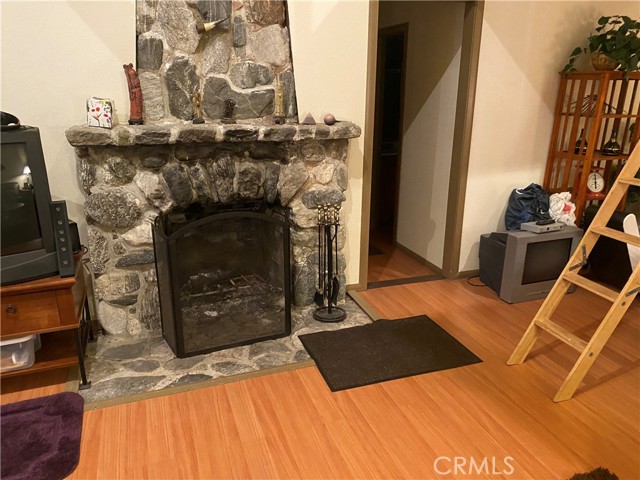 Detail Gallery Image 4 of 8 For 9520 Falls Rd, Forest Falls,  CA 92339 - 2 Beds | 1 Baths