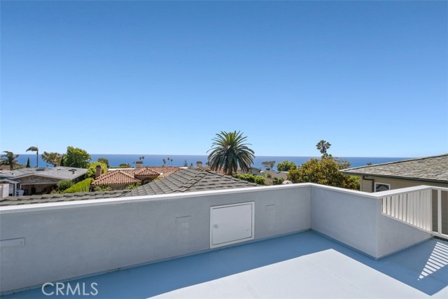 9 N Encino, Laguna Beach CA: https://media.crmls.org/medias/5040b3be-bd7c-4757-9bb4-c7482d982e23.jpg