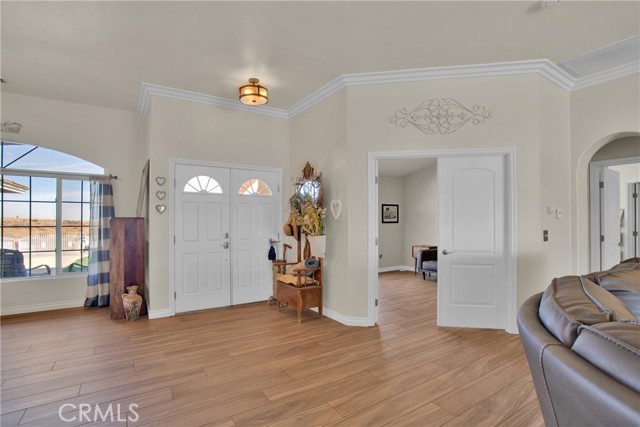 Detail Gallery Image 8 of 62 For 12227 Farmington St, Oak Hills,  CA 92344 - 4 Beds | 2/1 Baths