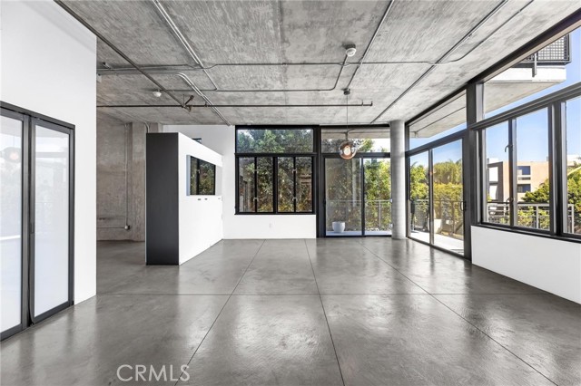 Detail Gallery Image 19 of 41 For 835 Locust Ave #322,  Long Beach,  CA 90813 - 1 Beds | 1 Baths