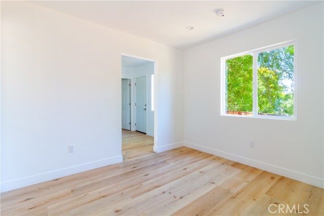 2123 Navarro Avenue, Altadena CA: https://media.crmls.org/medias/5041b01c-3300-404f-8b02-0e89ae66e34e.jpg