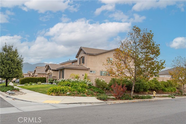 Detail Gallery Image 10 of 68 For 17921 Valerian Way, San Bernardino,  CA 92407 - 4 Beds | 3 Baths