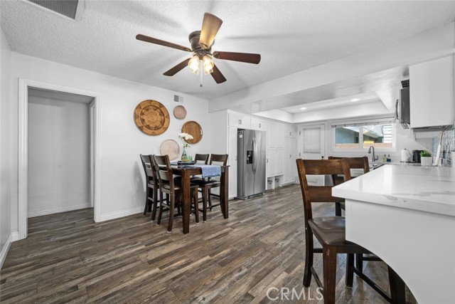 3272 Woodstock Road, Los Alamitos CA: https://media.crmls.org/medias/504349de-950e-4d64-8daf-c4595130bbc4.jpg