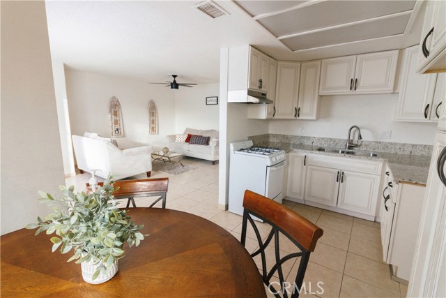 Detail Gallery Image 12 of 49 For 17425 Arrow Bld #10,  Fontana,  CA 92335 - 2 Beds | 1 Baths