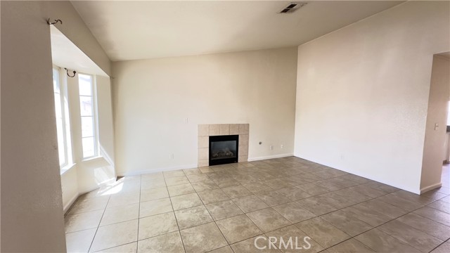 Detail Gallery Image 2 of 27 For 520 John Ct, Merced,  CA 95341 - 3 Beds | 2 Baths