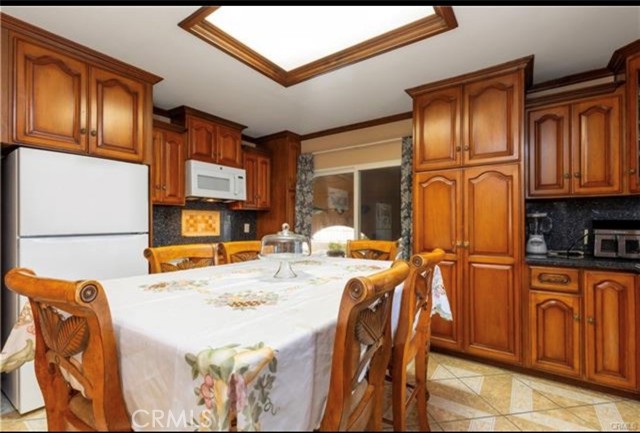 Detail Gallery Image 11 of 21 For 1843 Cerritos, Long Beach,  CA 90806 - 5 Beds | 3 Baths