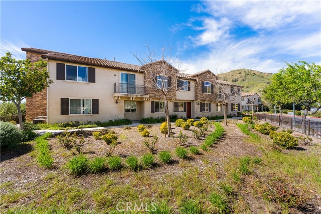 Detail Gallery Image 4 of 28 For 27968 Avalon, Canyon Country,  CA 91351 - 2 Beds | 2 Baths