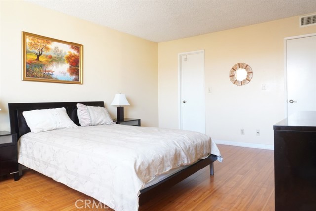 570 W Stocker Street, Glendale CA: https://media.crmls.org/medias/504405b9-0bb1-4c2f-9b23-c2e9963c60ef.jpg